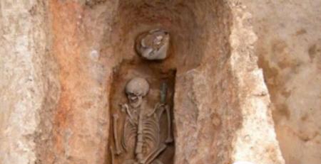 金沙遗址7座古墓死尸居然历2500年仍血红