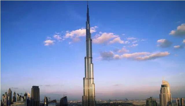 世界上最高的修筑是何处，位于迪拜的哈利法塔(高828米)