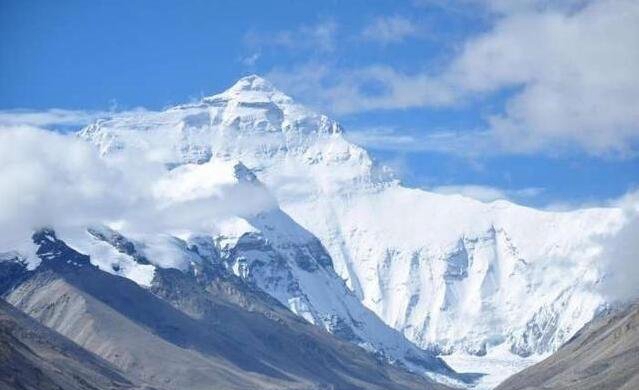 珠穆朗玛峰属于哪个国度在何处，中国尼泊我接壤_二国一共具有