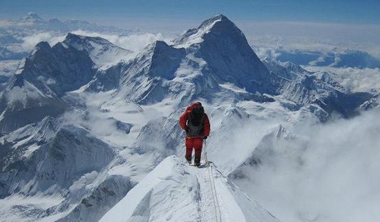 世界第一顶峰是什么峰，珠穆朗玛峰高8848.86米_曾高达12000米