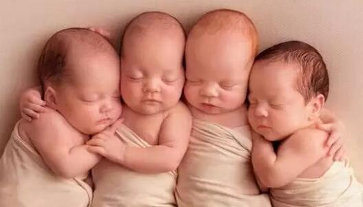 女子连生8女后生下4胞胎儿子