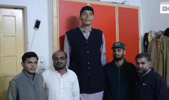 巴基斯坦最高夫君,Zia Rashid,身高244cm