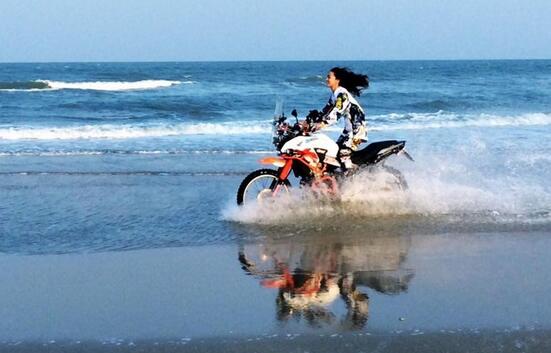 Dusita Nasuriyawong,泰国玉人骑摩托周游世界