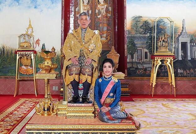 泰国王室后宫轨制：国王废除王妃、少将诗尼娜·翁瓦吉拉帕蒂