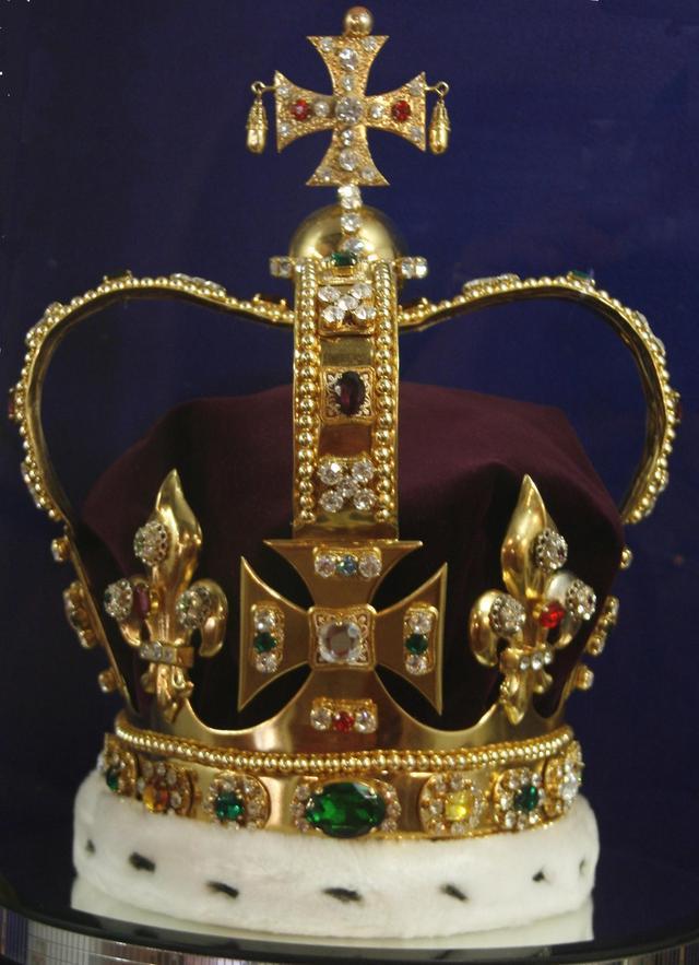英国女王的十四顶王冠：英国王室一切王冠都有哪些（图片）