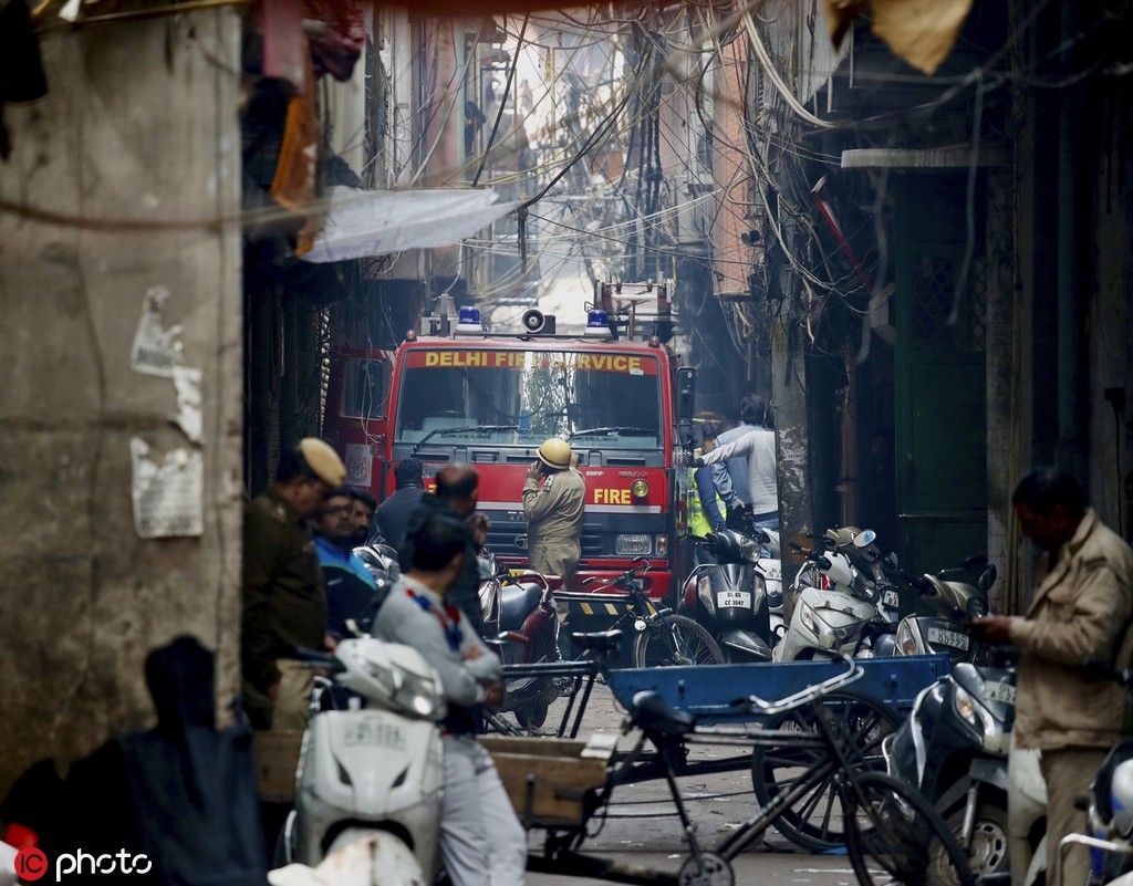 印度新德里一家箱包消费工场爆发火警，起码43人死亡