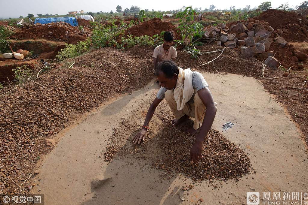 印度工人掘到42克拉巨钻（图）