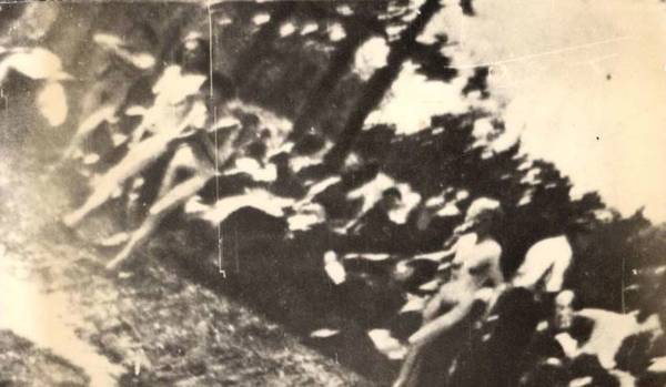 纳粹虐待吉普赛女人 纳粹搏斗犹太妇女图片 干人体考查品
