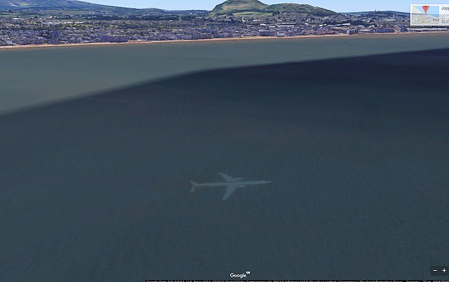谷歌舆图上创造一架＂海底＂的飞机（图）