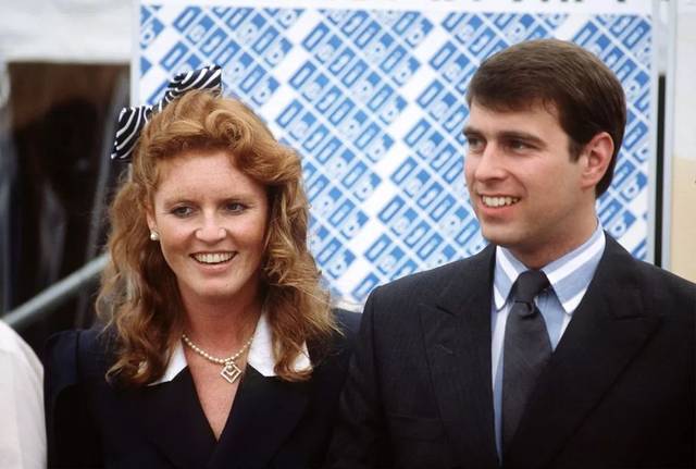 1992年英国王室吮足趾事变 安德鲁王子被戴绿帽?