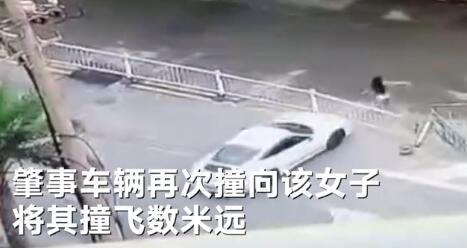 女司机开豪车反复加速冲撞街头女子 恐怖现场被拍下（视频）