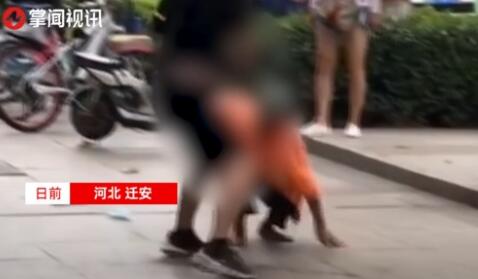 7月26日，河北一夫君当街殴挨谩骂环卫工，老翁悲嚎没有断现场太焦虑……