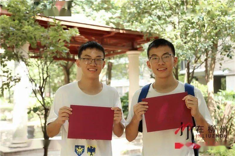 广西双胞胎伯仲共时考上清华大学 查分数时创造神秘一幕
