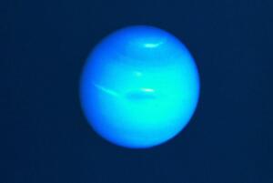 海王星是什么脸色，蓝色（因大气中有甲烷存在/接收红橙光）