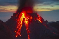 火山暴发是什么缘故形成的：板块的彼此效率(里面压力大)