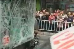 龙岩劫持公交车事件:持刀劫车8死25伤_与居委会有矛盾