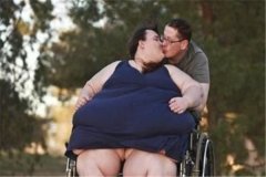 世界上最肥的人1.8吨：苏珊娜埃曼（有顺序的蓄意增肥）